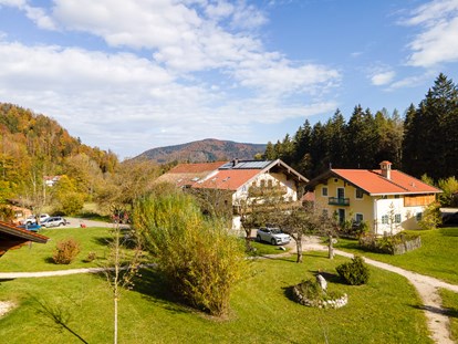 Hüttendorf - Doppelbett - Herbst - Chalets&Suiten Beim Waicher