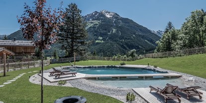 Hüttendorf - Pools: Außenpool - Schattwald - Benglerwald Berg Chaletdorf