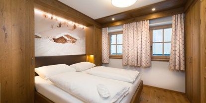 Hüttendorf - Chaletgröße: 6 - 8 Personen - Flachau - Schlafzimmer im Chalet Edelweiß - EDELWEISS CHALETS Zauchensee