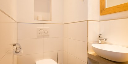Hüttendorf - Infrarotkabine: im Hauptgebäude - Penk (Reißeck) - Gäste WC Chalets - EDELWEISS CHALETS Zauchensee