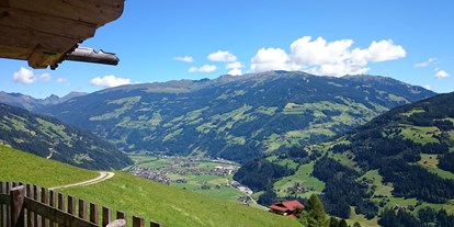 Hüttendorf - Terrasse - Mühlbach - Spinges - Blick vom Wellness-Chalet Bergschlössl. - Ferienhütten Tirol