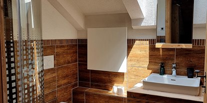 Hüttendorf - Sauna: im Chalet - Turrach - Badezimmer Obergeschoss  - Almhütten Sprachmann Flattnitz