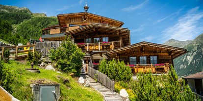Hüttendorf - Schwerpunkt: Skiurlaub - Pfunds - Chalets & Aparthotel Grünwald Resort Sölden mit Pool an der Piste