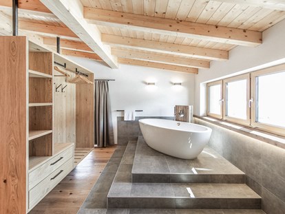 Hüttendorf - Sauna: im Chalet - Badewanne im Dachgeschoss - Im Franzerl am Weissensee
