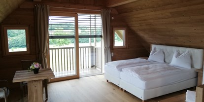Hüttendorf - Schwerpunkt: Bikeurlaub - Beispiel -Schlafzimmer eines Chalets - GOLF RESORT KLÖCH