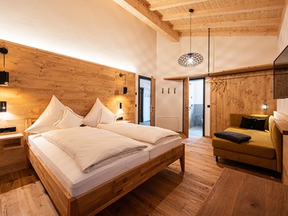 Hüttendorf - Schwerpunkt: Wanderurlaub - Berwang - Schlafzimmer 1 im Chalet - DIE ZWEI Sonnen Chalets