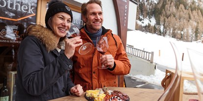 Hüttendorf - Schwerpunkt: Winterurlaub - Tirol - Vinothek Simonich im Haus - Chalet Resort Sölden