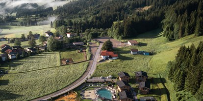 Hüttendorf - Pools: Außenpool - Schattwald - Lage - La Soa-Chaletdorf - La Soa Alpenchalets