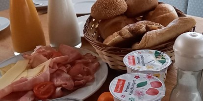 Hüttendorf - Schwerpunkt: Urlaub mit Hund - Frühstück im Chalet. Vorort zubuchbar - Birnbaum Chalets Grossarl