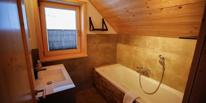 Hüttendorf - Sauna: im Chalet - Turrach - Doppelzimmer, Schneehase - Designchalets Heidialm-Falkertsee