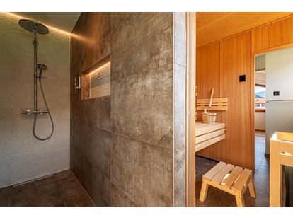 Hüttendorf - Sauna: im Chalet - Jedes Chalet mit 2 getrennten Regenduschen und einer Sauna - Gränobel Chalets
