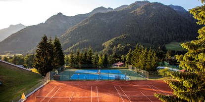 Hüttendorf - Vegan - Tirol - Tennis am Hotel Der Lärchenhof - Chalets am Hotel Der Lärchenhof