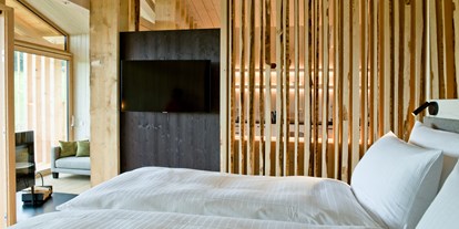 Hüttendorf - Doppelbett - Haidmühle - Bett mit Blick ins Grüne - Luxus-Chalets "Woidhaisl" Euler Neuschönau