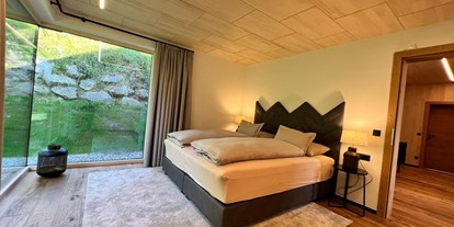 Hüttendorf - Anreise mit dem Auto - Hinterstoder - Zwei Schlafzimmer (ein Zimmer mit Doppelbett, Kinderzimmer im Dachgeschoss) - Luxus Chalet Annelies
