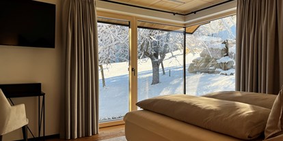 Hüttendorf - King Size Bett - Flachau - Schlafzimmer Winter  - Luxus Chalet Annelies