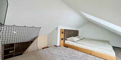 Hüttendorf - Küche - Katschberghöhe - Das Chalet verfügt über 1 Schlafzimmer und ein Dachgeschoss Zimmer für 2 Kinder bis 10 Jahre. - Luxus Chalet Annelies