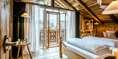 Hüttendorf - Sonnenterrasse - Großes Schlafzimmer in den einstöckigen Berg- und Premium Chalets. - PRIESTEREGG Premium ECO Resort