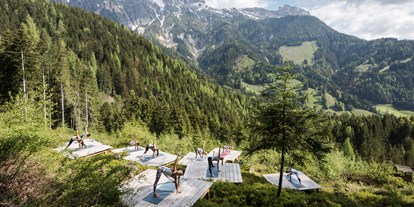 Hüttendorf - Sauna: im Chalet - Kaprun - Yoga Plattformen im PRIESTEREGG - PRIESTEREGG Premium ECO Resort