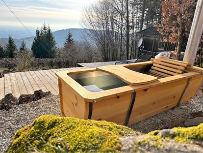 Hüttendorf - Doppelbett - Haidmühle - Außenbadewanne Chalet PAARadies - Traumhütten für Zwoa
