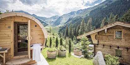 Hüttendorf - Schwerpunkt: Winterurlaub - Tirol - Fasssauna im Garten - Appart & Chalets Montana