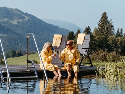 Hüttendorf - Kinderhochstuhl - Balderschwang - Schwimmteich im Sommer - Alpenflair-Chalets- Balderschwang