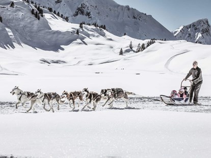 Hüttendorf - Hunde: erlaubt - Neben dem Pistenspaß warten noch viele weitere, ganz besondere Erlebnisse auf euch - Aadla Walser-Chalets am Arlberg