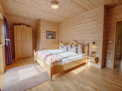 Hüttendorf - zustellbares Kinderbett - Irdning - Schlafzimmer im Haus Grundlsee - Narzissendorf Zloam
