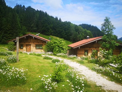 Hüttendorf - Umgebungsschwerpunkt: Berg - Gartenansicht - Chalets&Suiten Beim Waicher