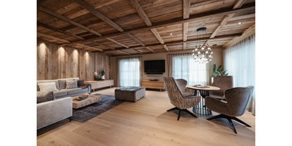 Hüttendorf - offener Kamin - Südtirol - Wohnraum -  Pescosta Chalet Luxury Living