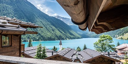 Hüttendorf - zustellbares Kinderbett - Südtirol - Hotel & Chalets Edelweiss Lage am See - Hotel & Chalets Edelweiss