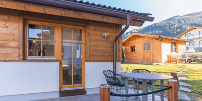Hüttendorf - zustellbares Kinderbett - Pinzgau - Außenansicht Erni & Bike Shed - Dorfchalets Kaprun