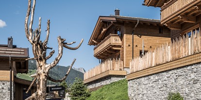 Hüttendorf - Hot Tub: beim Chalet - Tiroler Unterland - Farm Resort Geislerhof
