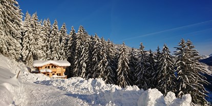 Hüttendorf - Whirlpool: beim Chalet - Tirol - Romantik-Chalet Waldschlössl - Ferienhütten Tirol