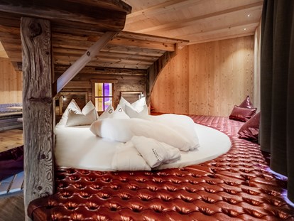 Hüttendorf - zustellbares Kinderbett - Südtirol - Amara Luxus Lodge - MOUNTAIN VILLAGE HASENEGG