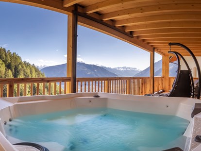 Hüttendorf - Doppelbett - Südtirol - Amara Luxus Lodge - MOUNTAIN VILLAGE HASENEGG