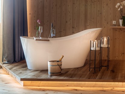 Hüttendorf - Hot Tub: beim Chalet - Amara Luxus Lodge - MOUNTAIN VILLAGE HASENEGG