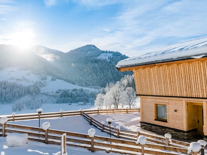 Hüttendorf - Umgebungsschwerpunkt: am Land - Tirol - Chalet Mittagssonne - Beim Hochfilzer-Hotel & Premium Chalets ****s