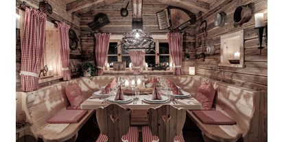 Hüttendorf - Schwerpunkt: Romantikurlaub - Österreich - INNs HOLZ Chaletdorf Holzfällerhütte - das kleinste Restaurant im Böhmerwald für nur bis zu sechs Personen - INNs HOLZ Chaletdorf