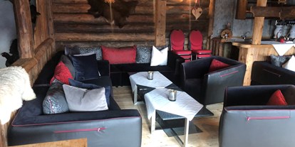Hüttendorf - Restaurant - Tirol - im 1. Stock können Sie sich entspannen beim Lesen oder Fernsehen - Luxuschalet Bischofer-Bergwelt