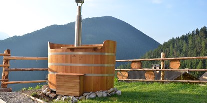 Hüttendorf - Gartengrill - Trentino-Südtirol - Hot Tub im Garten - Natur Chalet 