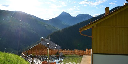 Hüttendorf - Gartengrill - Südtirol - Die Lage der beiden Chalets - Natur Chalet 
