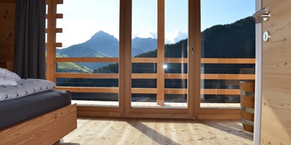 Hüttendorf - Mountainbiken - Südtirol - Schlafzimmer mit Ausblick - Natur Chalet 