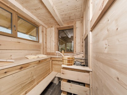 Hüttendorf - zustellbares Kinderbett - Eine private Sauna in jedem Chalet.  - Bayern Chalets