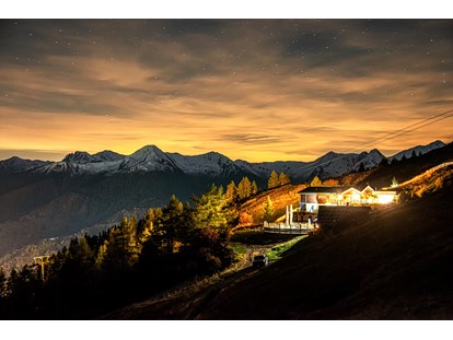 Hüttendorf - Umgebungsschwerpunkt: Berg - Südtirol - Nachtaufnahme - STERN MOUNTAIN CHALETS ****