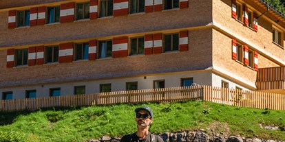 Hüttendorf - Chaletgröße: mehr als 10 Personen - Österreich - Wandergruppe mit hauseigenem Wanderguide vom Berghaus Schröcken - Berghaus Schröcken