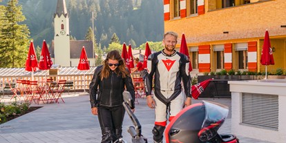 Hüttendorf - Schwerpunkt: Skiurlaub - Motorradfahrer sind herzlich Willkommen im Berghaus Schröcken - Berghaus Schröcken