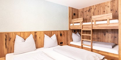Hüttendorf - Gartengrill - Österreich - Schlafzimmer im Apartment im Berghaus Schröcken - Berghaus Schröcken