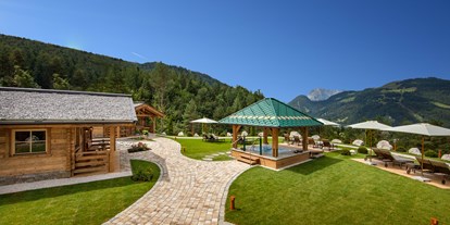 Hüttendorf - Umgebungsschwerpunkt: am Land - Tirol - Panoramasaunagarten am Hotel Der Lärchenhof - Chalets am Hotel Der Lärchenhof