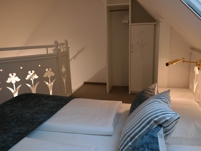 Hüttendorf - Schwerpunkt: Romantikurlaub - Österreich - Bungalow A1, Schlafzimmer im 1.Stock - VILA VITA Pannonia