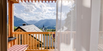 Hüttendorf - Schwerpunkt: Romantikurlaub - Österreich - Ausblick vom Chalet - Hideaway Hotel Montestyria Chalets & Suiten